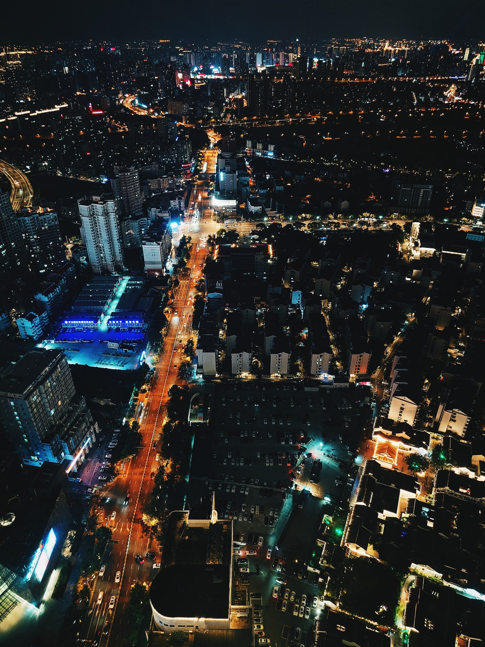 Wúxī city at night from atop the Hyatt Regency hotel.